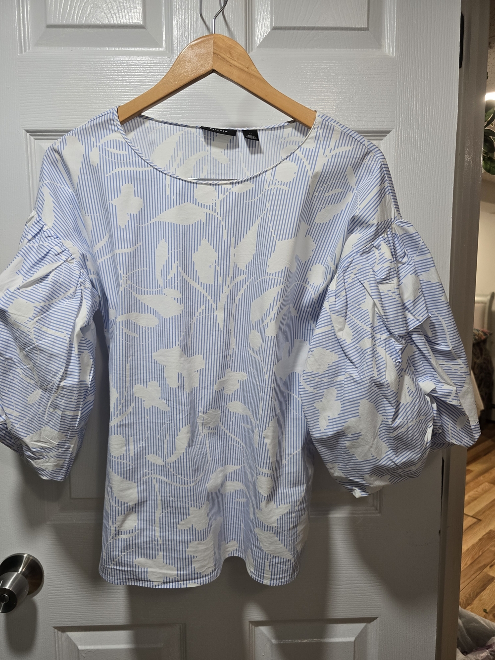 Womens Blue & White Floral Stripe Puff-Sleeve Top